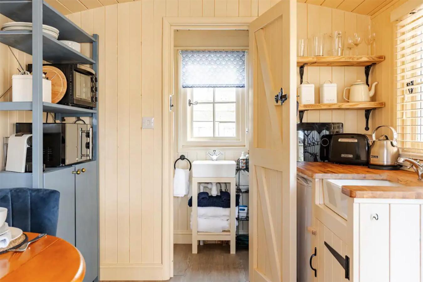 Shepherd'S Hut, Bath Exterior photo